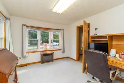 210 E Greenview Avenue, Machesney Park, IL 61115 - Photo 7