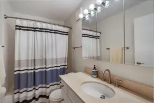 111 W Maple St, Chicago, IL 60610 - Photo 9