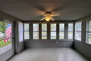 303 Davison St, Joliet, IL 60433 - Photo 3