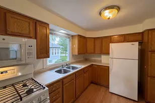 303 Davison St, Joliet, IL 60433 - Photo 5