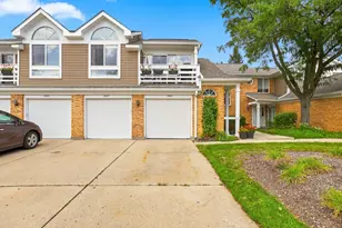 1064 Courtland Dr, Buffalo Grove, IL 60089 - Photo 1
