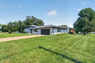 1701 Newton Dr, Morris, IL 60450 - Photo 3