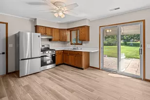 101 Riverview Dr, Albany, IL 61230 - Photo 9