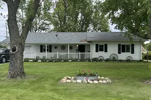 446 Chestnut Street E, Paxton, IL 60957 - Photo 1