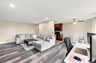 5950 Oakwood Dr, Lisle, IL 60532 - Photo 5