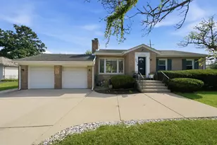 1402 E Evergreen St, Wheaton, IL 60187 - Photo 1