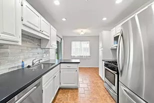 586 Williamsburg Ct, Wheeling, IL 60090 - Photo 7