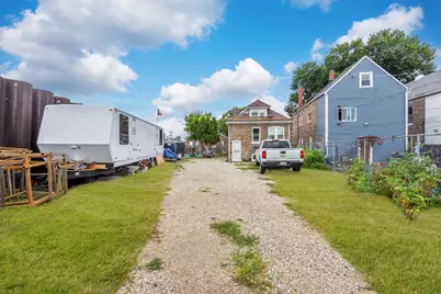 2249 S Hamlin Avenue, Chicago, IL 60623 - Photo 17