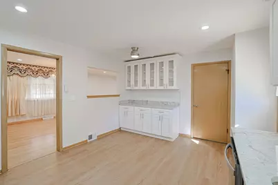 475 Courtesy Lane, Des Plaines, IL 60018 - Photo 9