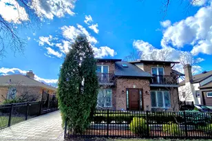 1052 Margret St, Des Plaines, IL 60016 - Photo 1