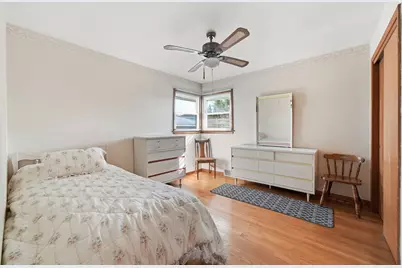 9135 Cherry Avenue, Morton Grove, IL 60053 - Photo 13