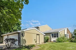 252 Pueblo Dr, Bolingbrook, IL 60440 - Photo 1