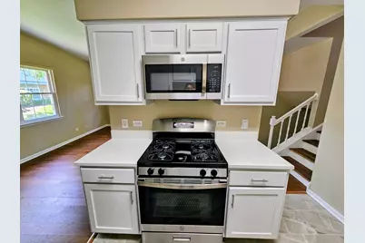 210 Redwood Court, Vernon Hills, IL 60061 - Photo 9