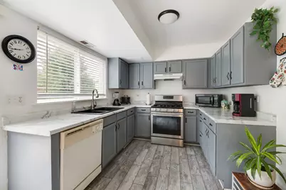 101 Eisenhower Drive, Oswego, IL 60543 - Photo 9