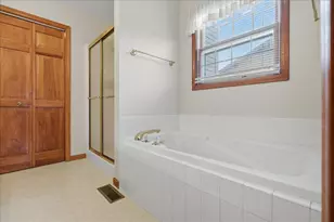 3211 Clairbridge Dr, Bloomington, IL 61704 - Photo 23