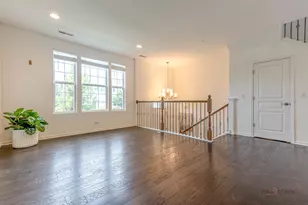 3211 Coral Ln, Glenview, IL 60026 - Photo 7