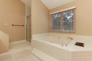 2509 Driftwood Rd, Bloomington, IL 61704 - Photo 25