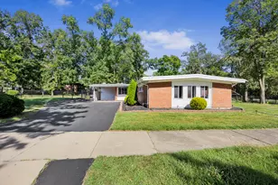 52 Blackhawk Dr, Park Forest, IL 60466 - Photo 1
