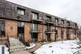5 Oak Creek Dr, Buffalo Grove, IL 60089 - Photo 1