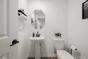 8493 Liberty Ln, Woodridge, IL 60517 - Photo 9