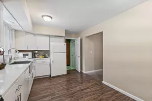 1407 W John St, Champaign, IL 61821 - Photo 13