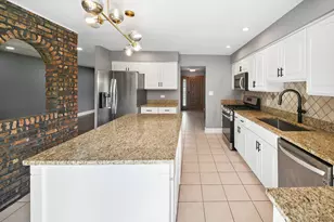 568 N Plamondon Dr, Addison, IL 60101 - Photo 11