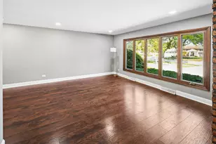 568 N Plamondon Dr, Addison, IL 60101 - Photo 5