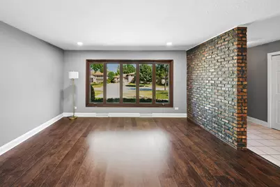 568 N Plamondon Drive, Addison, IL 60101 - Photo 7
