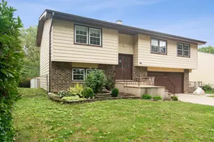 1120 Valley Stream Dr, Wheeling, IL 60090 - Photo 1