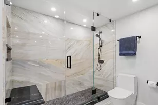 161 E Chicago Ave, Chicago, IL 60611 - Photo 23