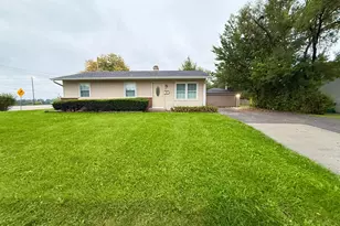 63 St Marys Pkwy, Buffalo Grove, IL 60089 - Photo 1