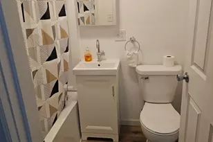 2611 W Peterson Ave, Chicago, IL 60659 - Photo 5