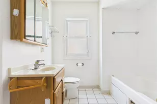 8156 S Paxton Ave, Chicago, IL 60617 - Photo 9