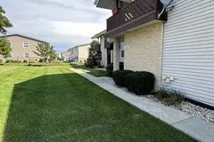 7900 164th Ct, Tinley Park, IL 60477 - Photo 3