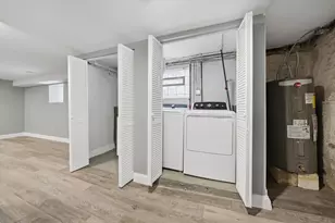 8352 S Phillips Ave, Chicago, IL 60617 - Photo 33