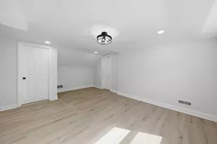8352 S Phillips Ave, Chicago, IL 60617 - Photo 27