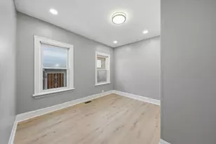 8352 S Phillips Ave, Chicago, IL 60617 - Photo 19