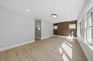 8352 S Phillips Ave, Chicago, IL 60617 - Photo 5