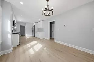 8352 S Phillips Ave, Chicago, IL 60617 - Photo 15
