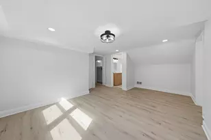 8352 S Phillips Ave, Chicago, IL 60617 - Photo 31