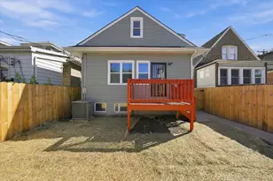 8352 S Phillips Ave, Chicago, IL 60617 - Photo 35