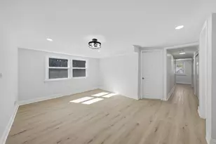 8352 S Phillips Ave, Chicago, IL 60617 - Photo 25