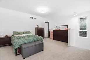 649 Beth Ct, Gurnee, IL 60031 - Photo 13