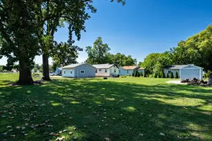 327 E John St, Forrest, IL 61741 - Photo 7