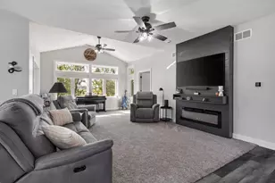 2 Briden Ln, Sycamore, IL 60178 - Photo 5