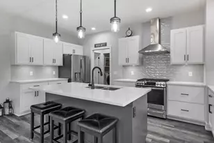2 Briden Ln, Sycamore, IL 60178 - Photo 7