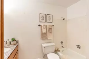 1475 Rebecca Dr, Hoffman Estates, IL 60169 - Photo 7