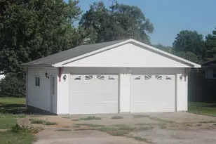 306 N Holmes St, Cambridge, IL 61238 - Photo 3