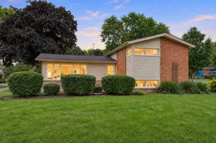 274 W Pleasant Hill Blvd, Palatine, IL 60067 - Photo 1
