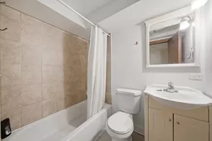 1647 W Sherwin Ave, Chicago, IL 60626 - Photo 15